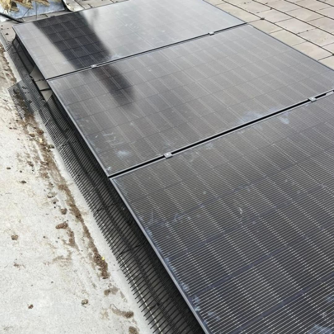 Garage Off-Grid Solar & Battery Storage Installation
